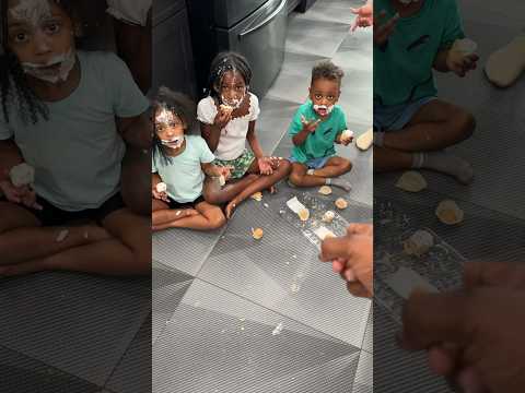 Dad catches Londyn & Mj eating cupcakes without permission #shorts