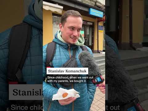 At one of Kyiv's oldest street cafes, "perepichka" has been the only dish served for almost 40 years