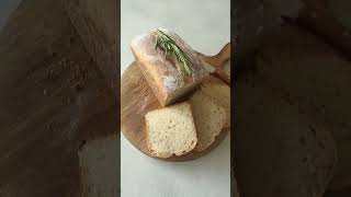 新にんにくのコンフィとローズマリー、黒胡椒のサワードウ ﻿Homegrown garlic confit and rosemary  sourdough #Shorts