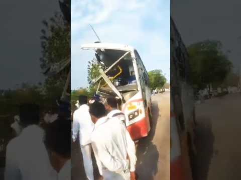 bhai Bus ka itna bhayankar accident bus ko truck Ne blade Ki Tarah Kat Diya