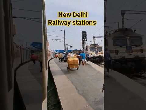 NDLS, New Delhi railway station 12281/Duronto Express Arriving #indianrailways #shorts #train