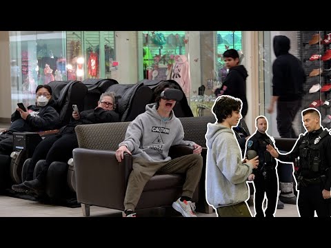 VR SCREAMING IN THE MALL