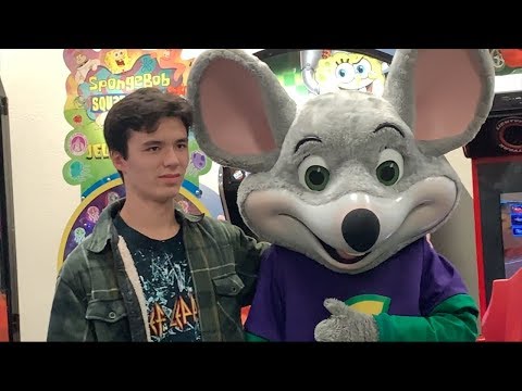 Chuck E Cheese With Lofe