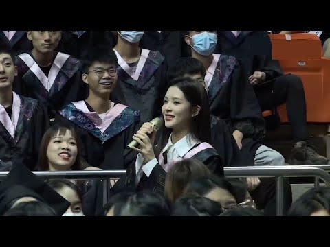 【快闪Flash · 毕业季】青岛大学2021届毕业典礼  ！学姐一曲《星辰大海》，燃爆全场  ！|  Qingdao University 2021 Graduation Ceremony