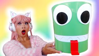 OPENING A *GIANT* RAINBOW FRIENDS HEAD! green edition...