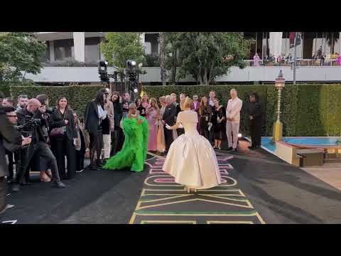 Wicked LA Dorothy Chandler Pavilion Premiere - Arian Grande arrival (Official video)