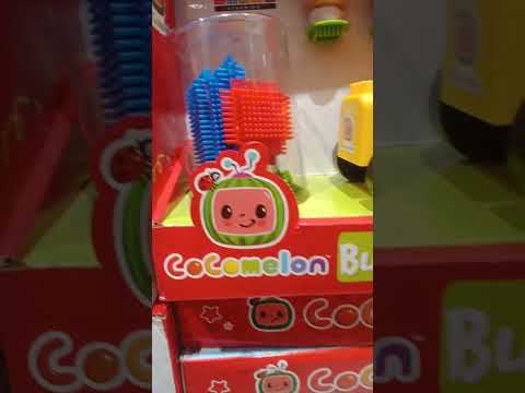 How to play the cocomelon Bulldozer? #shorts #cocomelon #toys #trending