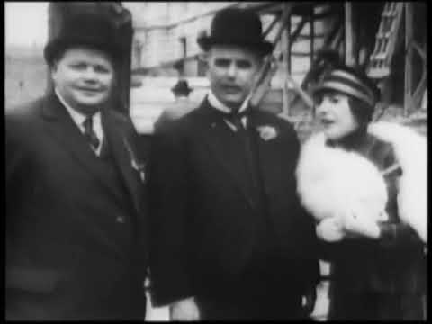 Mabel and Fatty Viewing the World's Fair at San Francisco (1915)