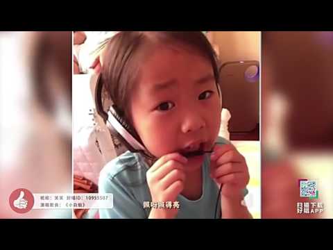 小妹妹唱歌超走心，表情堪稱顏藝帝