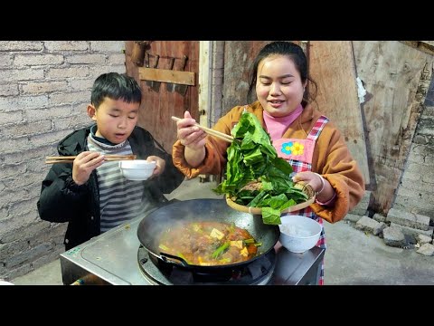 泡椒带皮牛肉，配上新鲜青菜和豆腐，下饭太香了【梅子美食】