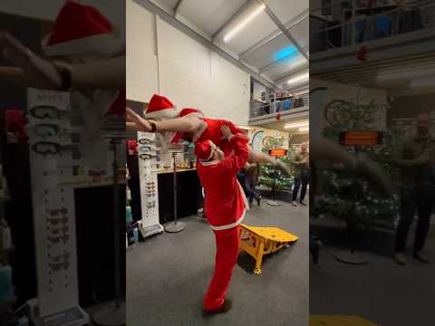 Santa’s flying through the skies🎅 #christmas #christmasdance #christmashits #santa #fail #shorts