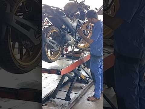 fzs v4 free service  engine oil change #ytshorts #shorts #fzsv4 #yamahafz #oilchange #fzs #bike