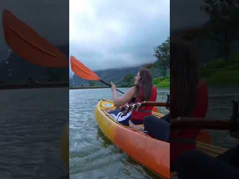 Zara Zara cover on a Kayak in Suryanelli, Munnar, Kerala! Hindi/Tamil jamming session | #India