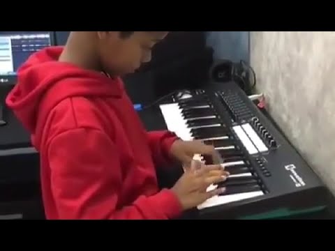 MC Bruninho - Tocando Piano!!!