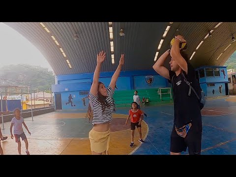 Hooping against Tough Kids in a Guatemalan Village 🇬🇹