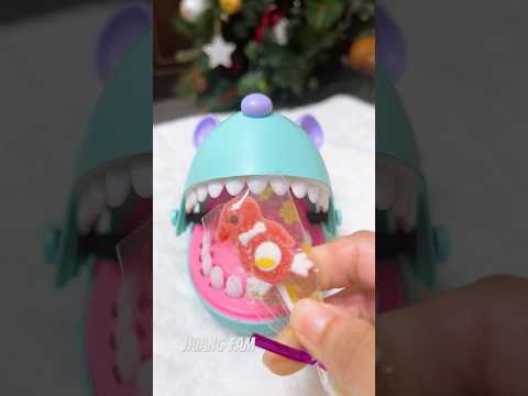 MOUSE DENTIST EATING XMAS GUMMY CANDY