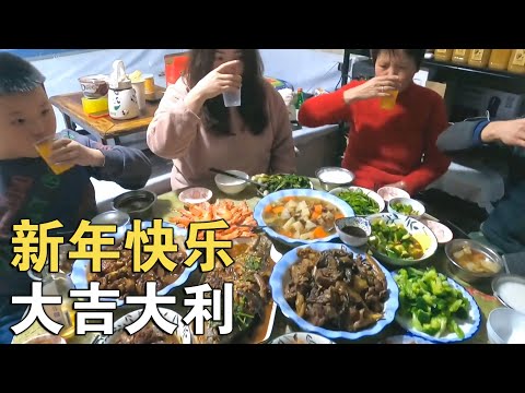 新年快乐，东北粘豆包你们知道是怎么做的吗？吃完放烟花【环华行913】