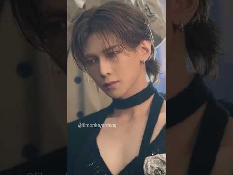 He seduced the director by just looking hella fine - I relate 😌💘💕 #ateez #yeosang #doberman