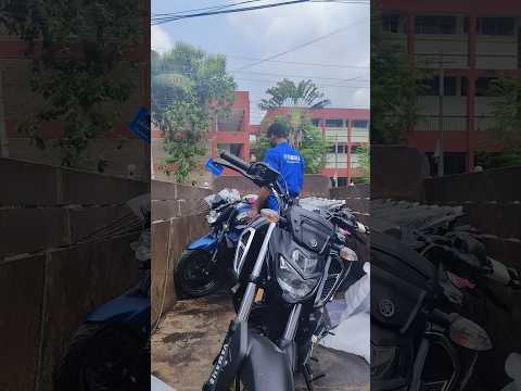 Yamaha Bike unloding video