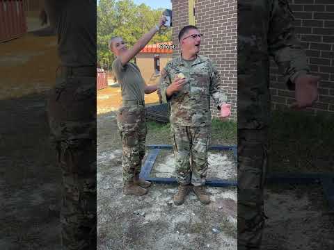 Height Check：The Surprising Moment Between the Soldiers