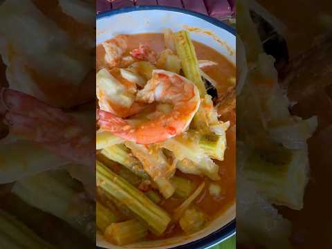 Sour soup with Moringa and shrimps #cooking #youtubeshorts #spicyfood #curry #reels