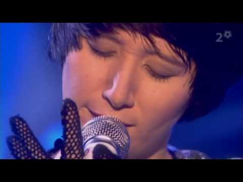 Yeah Yeah Yeahs - Turn into (live)