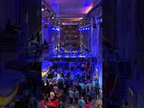 Royal Caribbean Voyager of the Seas - 80's Party - Twisted Sister "We're Not Gonna Take It"