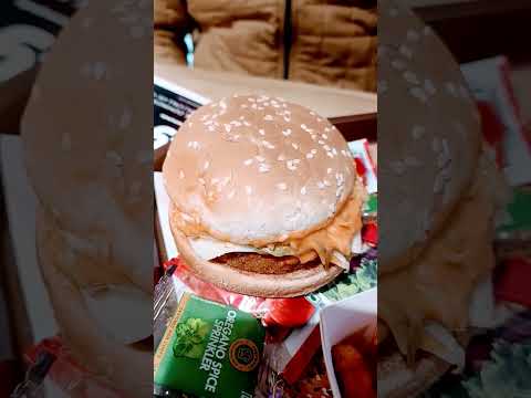 #shorts #burger #pizza #periperifries #burgercravings #nidhi #yummy #shots_video #trending