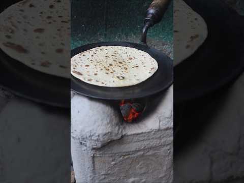 चूल्हे पर रोटी कैसे बनाएं | गाँव देहात की रोटी रेसिपी | Traditional Roti on Chulha