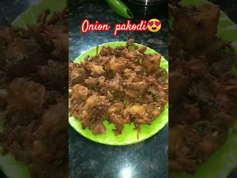 వేడివేడి ఉల్లి పకోడీ Onion Pakodi#food #onionpakode#snacks#bhajji