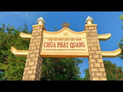 chùa phật quang trên núi sam vẻ đẹp cổ kính. rất đẹp với cảnh nhìn từ trên cao nhìn xuống đồng bằng.