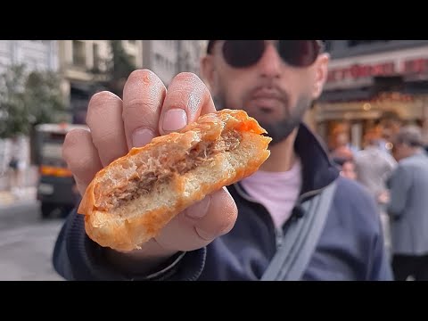 Trying the famous Wet Burger in Istanbul 🇹🇷