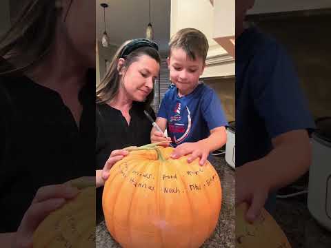 Easy DIY Thanksgiving Centerpiece Ideas: Gratitude Pumpkin Craft Thanksgiving Table Decor Fall Craft