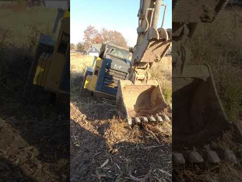 Recovering a stuck skid steer with excavator #shortsvideo #skidsteer #excavator