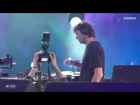 Hernan Cattaneo playing 'Emi Galvan - Karma [SUDBEAT]' at Forja, Argentina