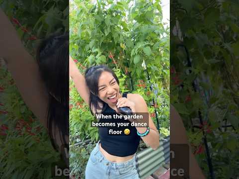 Performing to my plants 🌻 🍆😂#apt #rose #brunomars #dance #trend