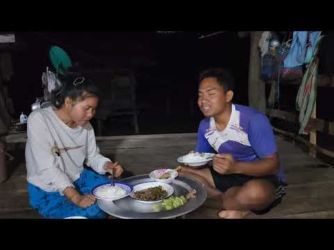 ผัดเครื่องในไก่ใส่เห็ดเฟือง กินข้าวแลงบรรยากาศลมหนาว