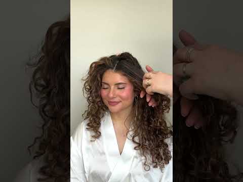 EASY & TIMELESS FORMAL CURLY HAIRSTYLE IDEA