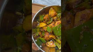 Aloo Capsicum Sabzi  | Simple Potato and Capsicum Stir Fry in 10 minutes