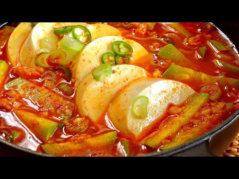 Spicy Soft Tofu and Zucchini Soup! Korean Home Cooking Recipe!