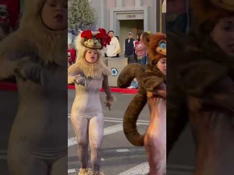 Universal Holiday Parade Featuring Macy’s Part 4 with the #Madagascar Friends #Shorts