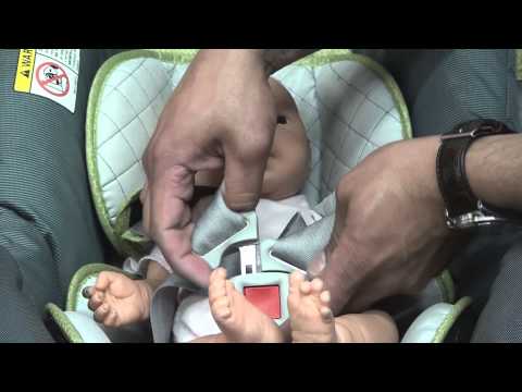 Chicco Keyfit: Correctly buckle infant into car seat