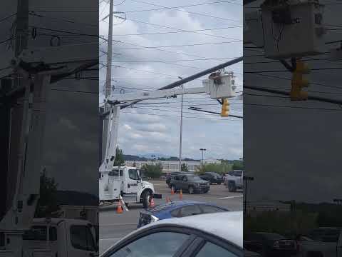 Workers setting up traffic light pole #trafficlight #trafficlightpole #intersection #trafficsignals