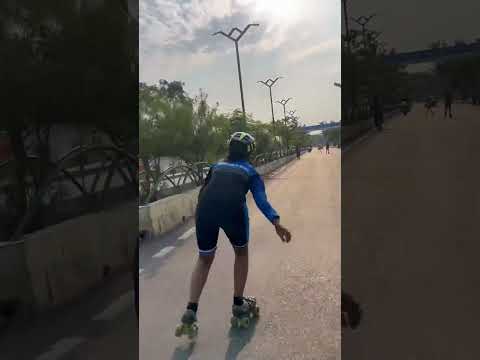 Speed skating #tranding #skating #skatingskating #inshort #vairal #publicreaction #inlineskating