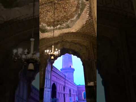 Beautiful Azan-e-Maghrib at #lahore #Badshahi #Masjid