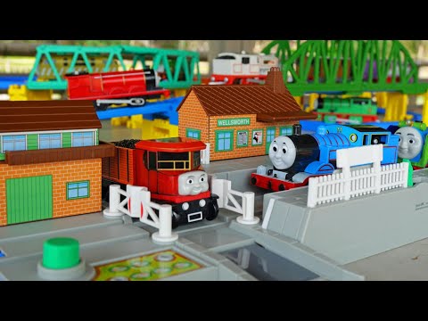 Thomas the Tank Engine 3D Plarail Course ☆Railway crossing and running Elizabeth Tomica will cross♪