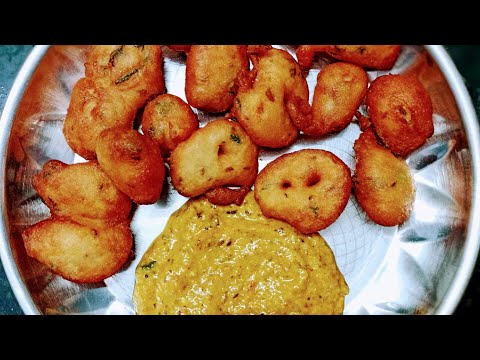 Hot Crispy and Tasty Mysore Bonda with Tomato Chutney! 🤤😋 #mysorebonda #punugulu #mysorebajji