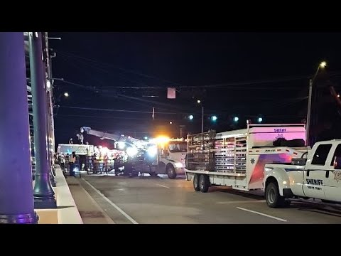 CATTLE HAULER FLIPS ON OVERPASS ARLINGTON TEXAS #live #cops #watchingthewatchers