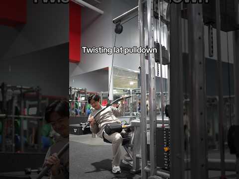 Twisting Lat pulldown valid?