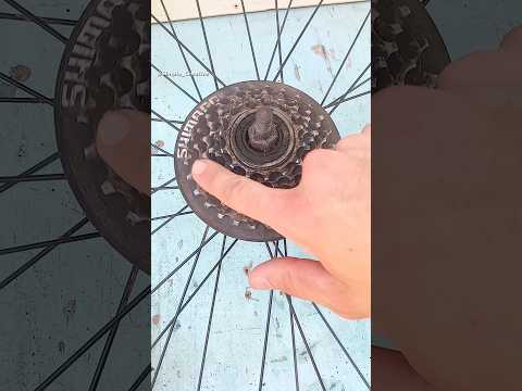 Simple and effective technique to clean dirty bicycle gears #shorts #tips #bike #lifehack